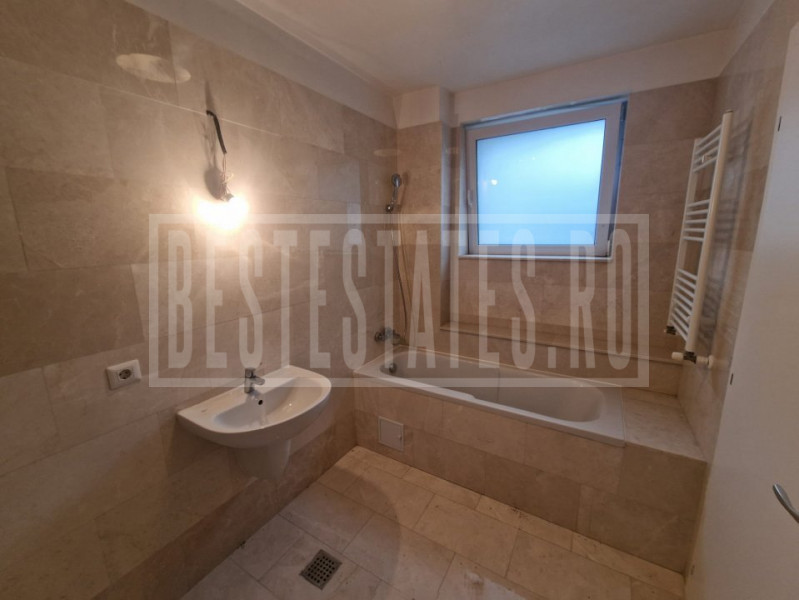 Apartament de vanzare 3 camere + curte- Laguna Residence