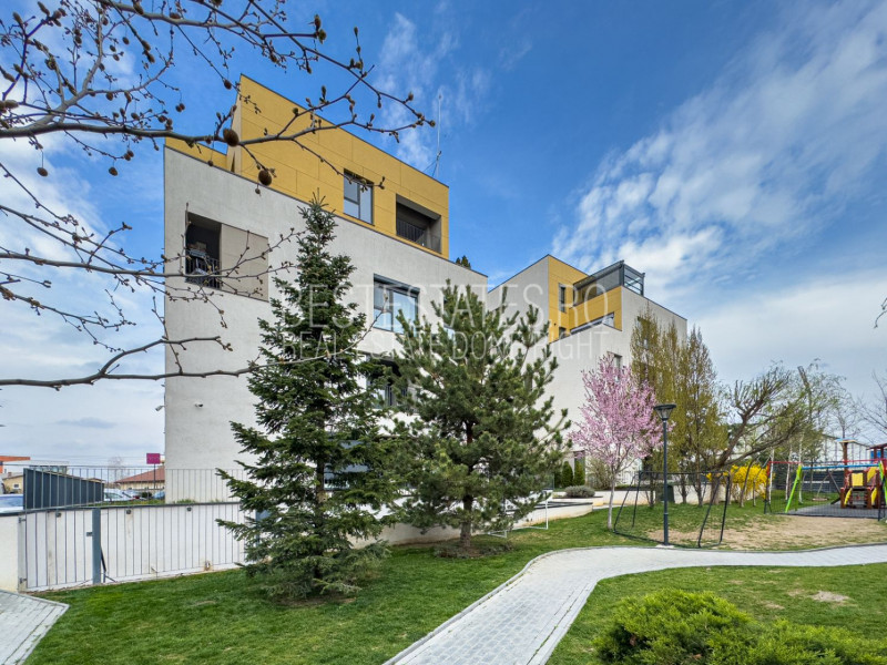 3 camere cu gradina si loc de parcare Rond OMV