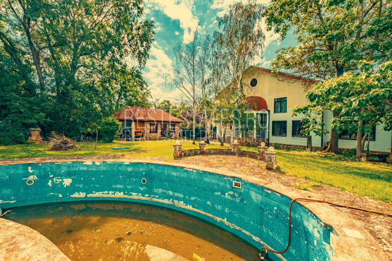Casa superba cu vedere la lac in Izvorani – piscina, natura,si potential imens!