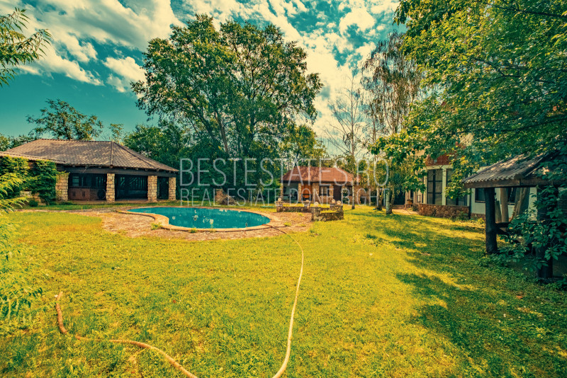 Casa superba cu vedere la lac in Izvorani – piscina, natura,si potential imens!