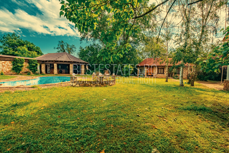 Casa superba cu vedere la lac in Izvorani – piscina, natura,si potential imens!