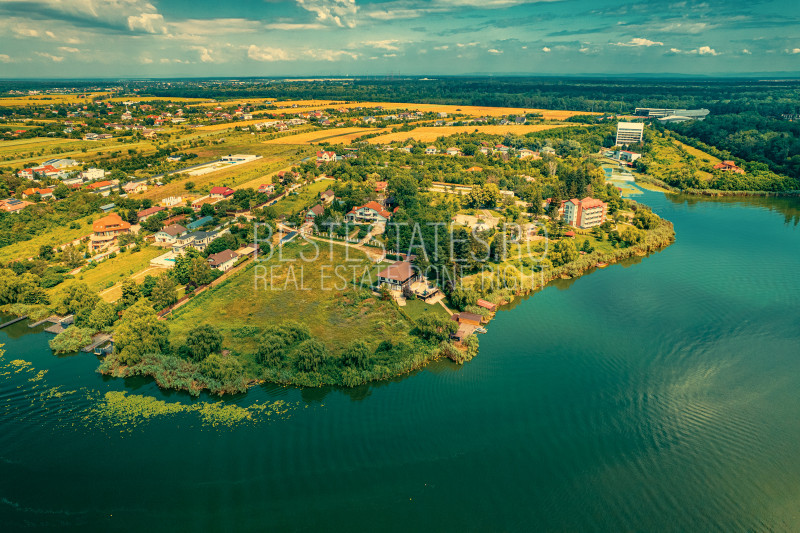 Casa superba cu vedere la lac in Izvorani – piscina, natura,si potential imens!