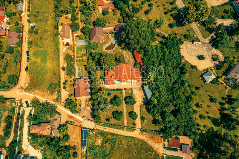 Casa superba cu vedere la lac in Izvorani – piscina, natura,si potential imens!