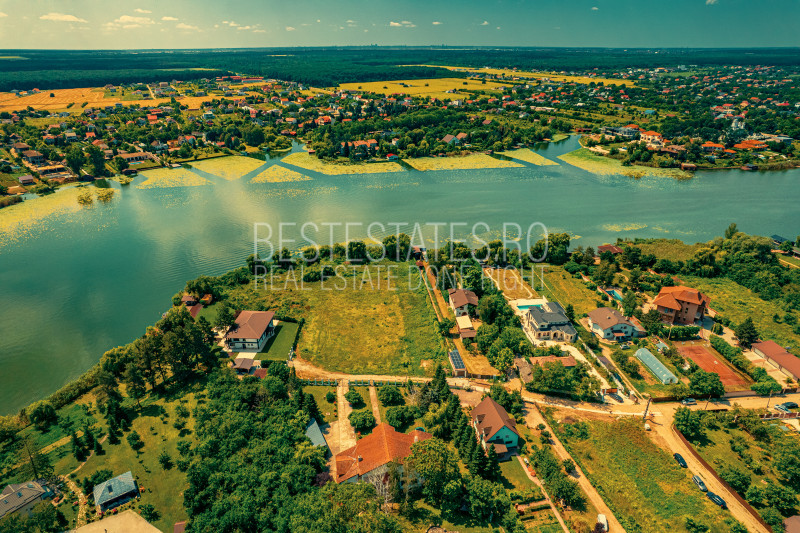 Casa superba cu vedere la lac in Izvorani – piscina, natura,si potential imens!