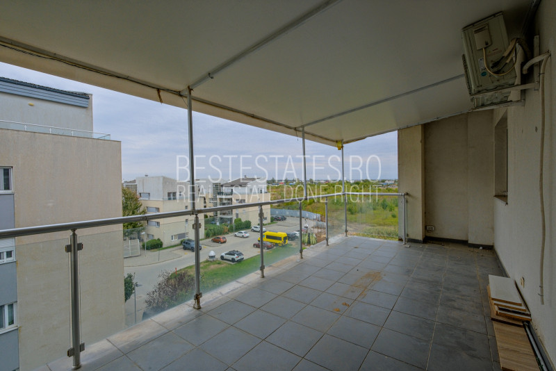 Apartament spațios 3 camere, 3bai, 2 locuri de parcare incluse