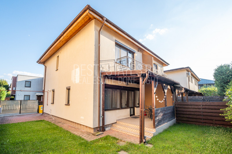 Casă de vânzare în Otopeni, complex rezidențial liniștit și prietenos