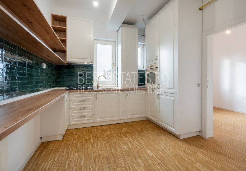 VAND APARTAMENT TREI CAMERE MAGNIFICE, SUPERB! APROAPE DE ORICE