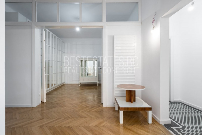 VAND APARTAMENT TREI CAMERE MAGNIFICE, SUPERB! APROAPE DE ORICE