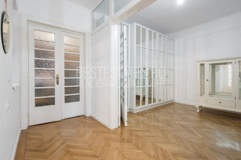 VAND APARTAMENT TREI CAMERE MAGNIFICE, SUPERB! APROAPE DE ORICE