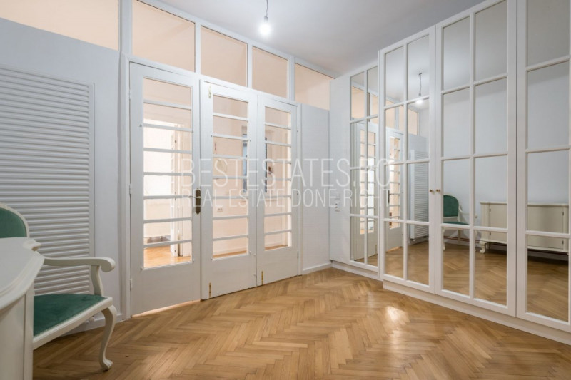 VAND APARTAMENT TREI CAMERE MAGNIFICE, SUPERB! APROAPE DE ORICE