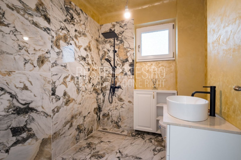 VAND APARTAMENT TREI CAMERE MAGNIFICE, SUPERB! APROAPE DE ORICE