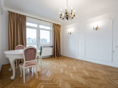 VAND APARTAMENT TREI CAMERE MAGNIFICE, SUPERB! APROAPE DE ORICE