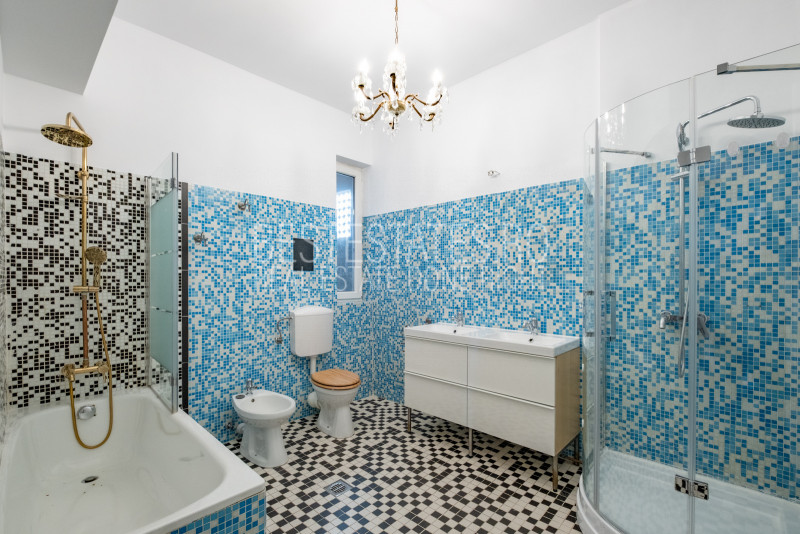 Proprietate rara in centrul Bucurestiului | 213 mp | Imobil consolidat | Garaj
